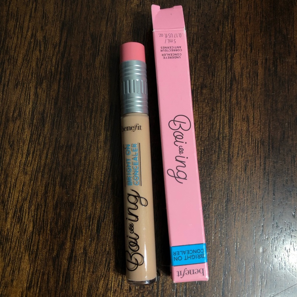 Benefit Boi-ing Bright On Concealer - Pink and Brown. 0.17floz